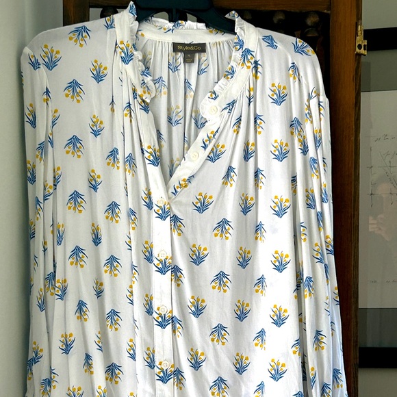 Tops - White Blouse Cheerful Blue Yellow Floral Tulip Bouquet Print XL NEW Long Sleeves